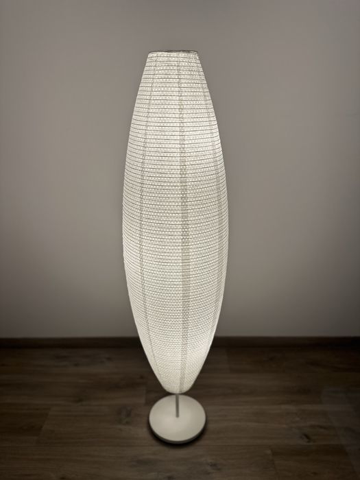 Lampa podlogowa z azurowym kloszem