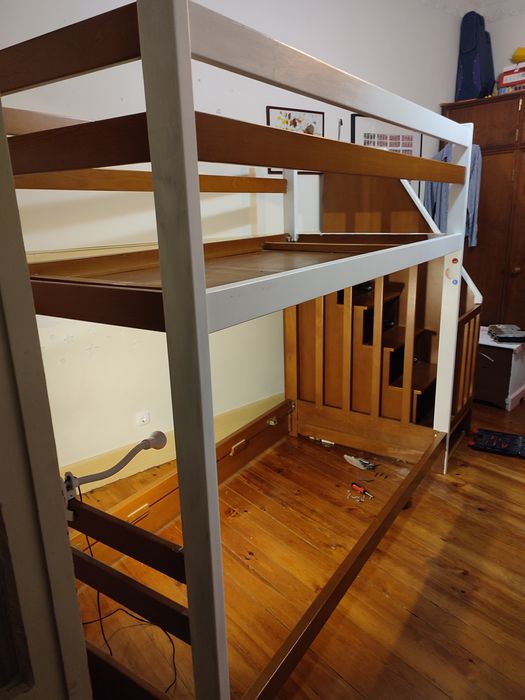 Beliche Triplo impecável em madeira maciça