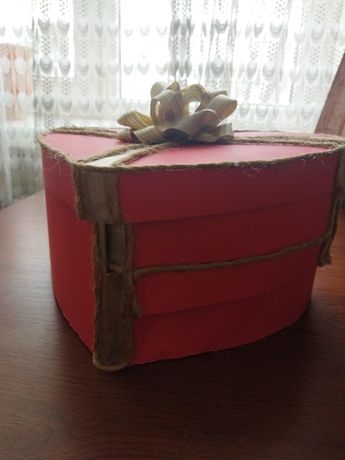 подарункова коробка