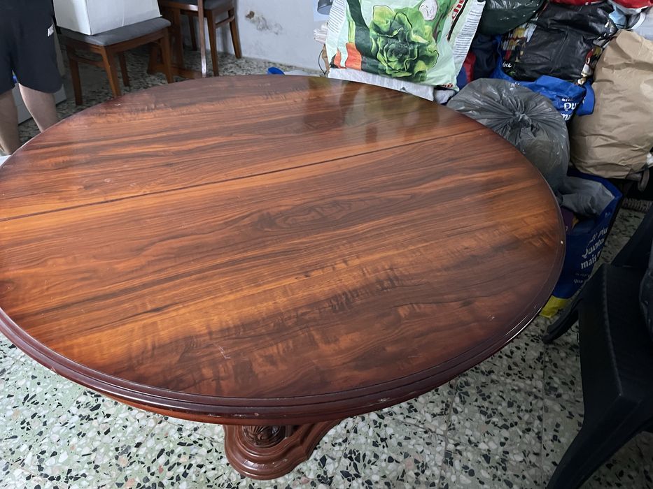 Vende mesa com 6 cadeiras