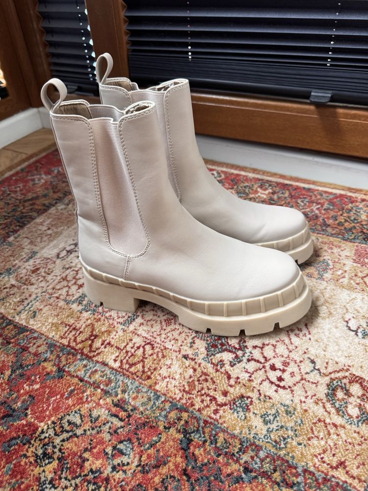 Buty wysokie jasne dł wkł 24 cm