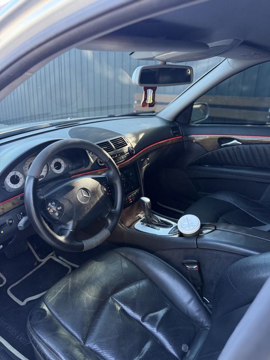 Mercedes-benz e-class 320