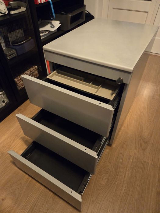 Porta gavetas cinzento