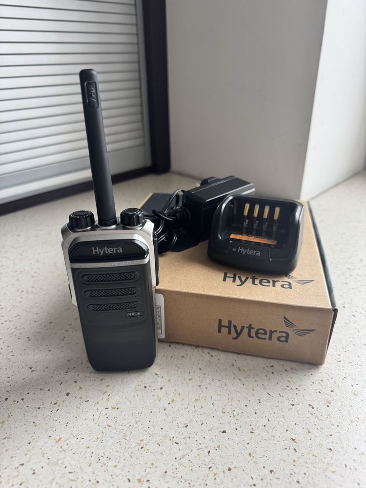 Dwa Radiotelefony cyfrowe DMR Hytera PD605