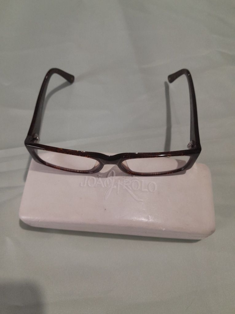 Braceletes, calculadoras, armações oculos