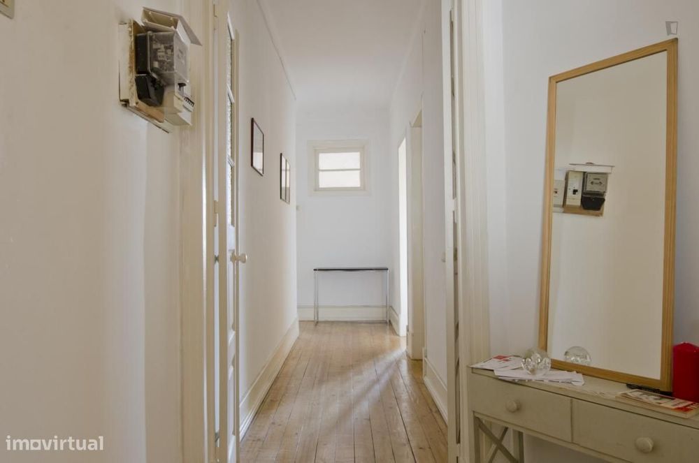 Quarto - localizado em Sete Rios Lisbon