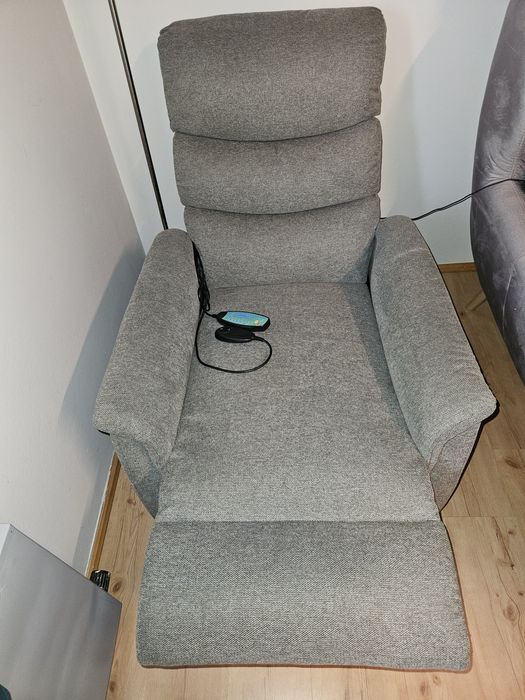 Fotel z funkcją relaksu i masażu