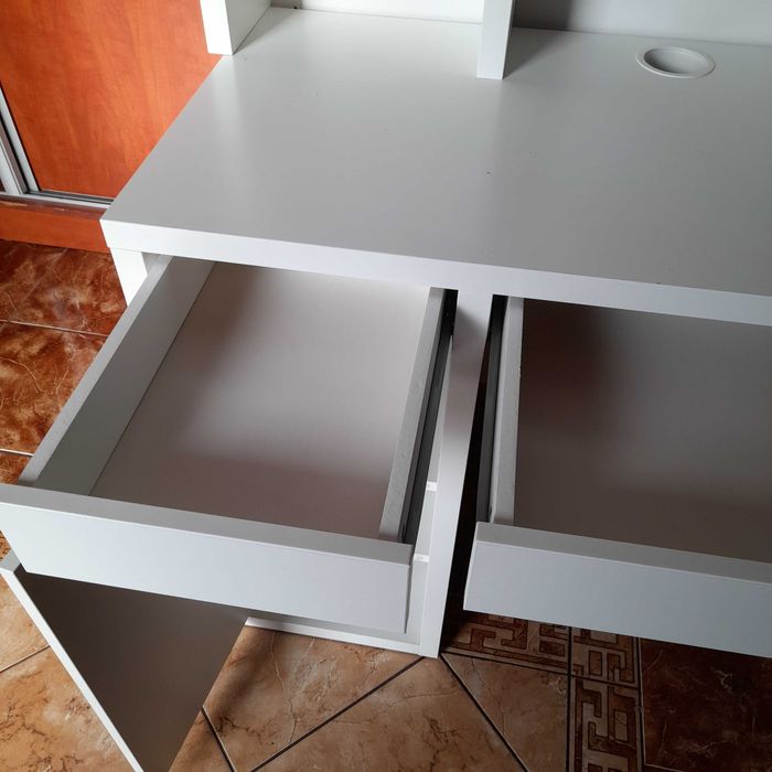 Używane Biurko IKEA MICKE białe 105x50cm z nadstawką