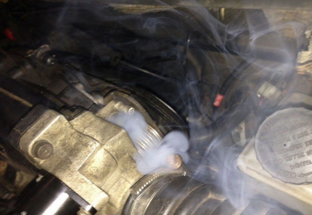 Поиск подсоса утечки воздуха дымом. Дымогенератор дым сто Автоэлектрик