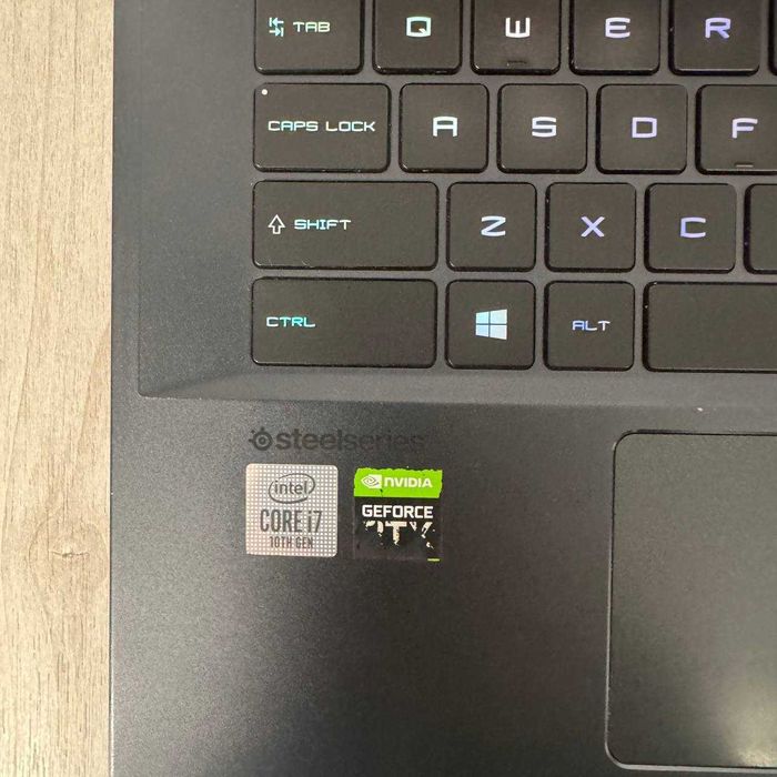 MSI Raider GE66 10SFS  240Hz  i7-10750H 32GB SSD 1TB RTX 2070 Super
