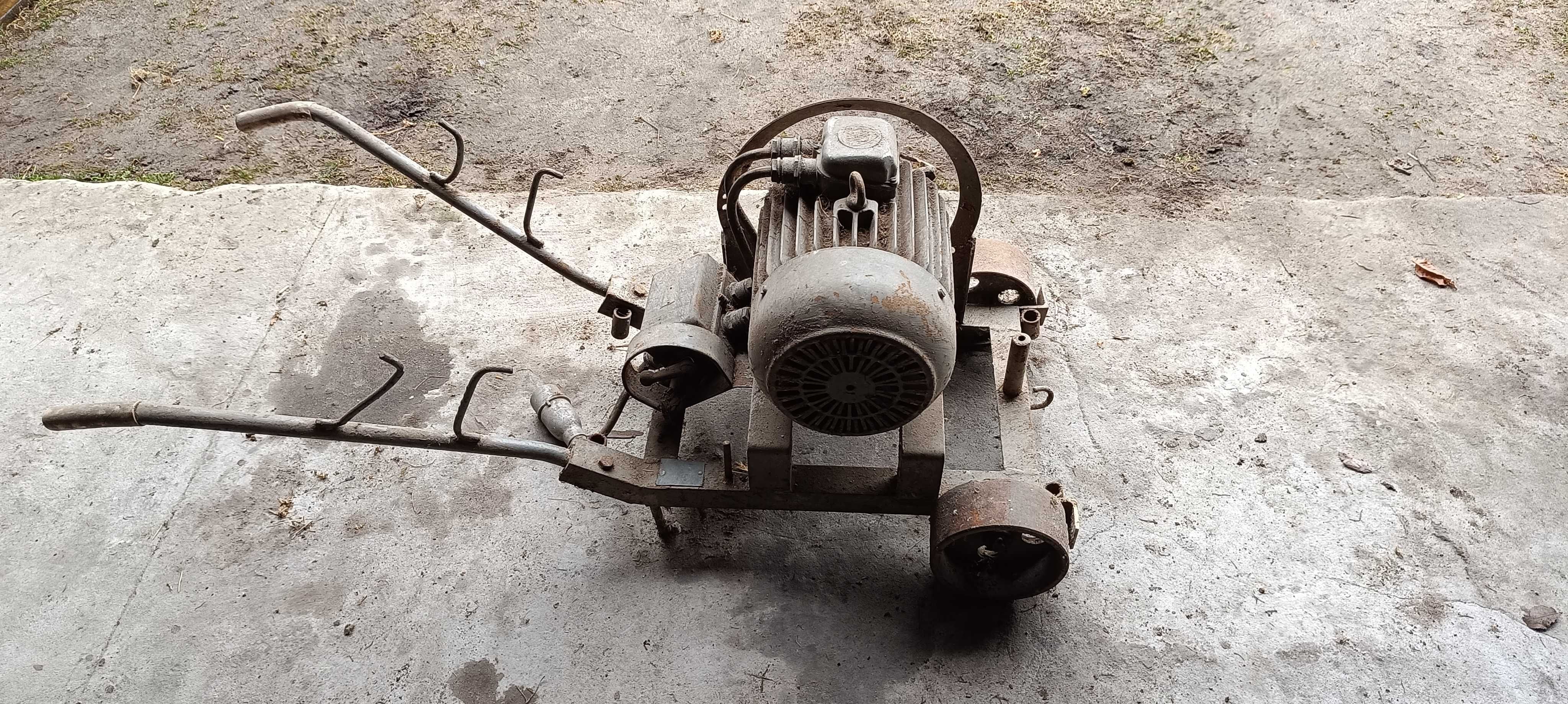 Silnik elektryczny z wózkiem