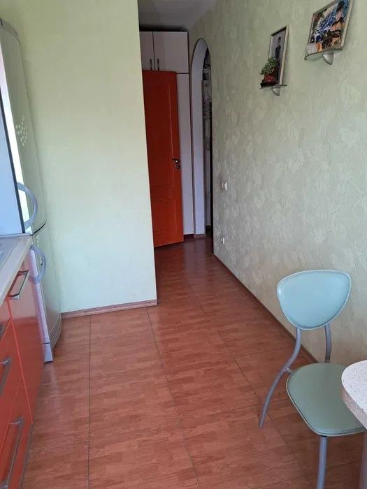 Продам 2 комнатную квартиру на ж/м Победа 6 , пр. Героев 32