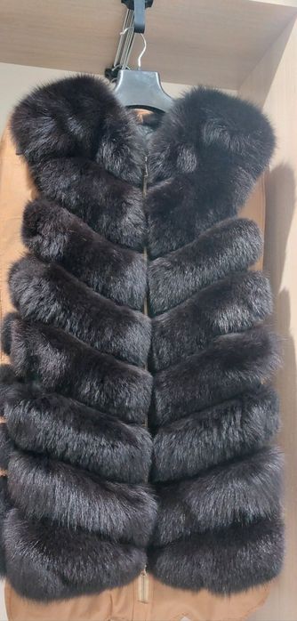 Продам меховую жилетку из натурального меха песца