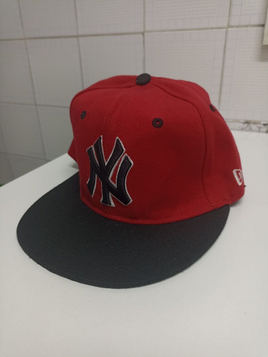 Bonés da New York e LRG