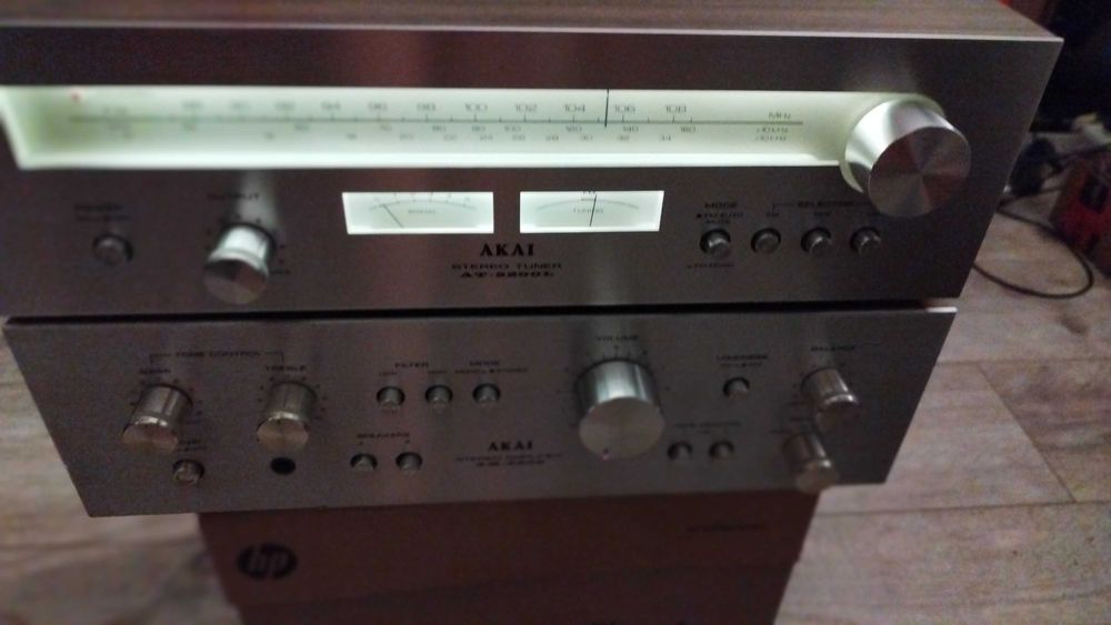 AKAI AM‑2200 i AT‑2200L – klasyka lat 70' w srebrze, ZADBANY