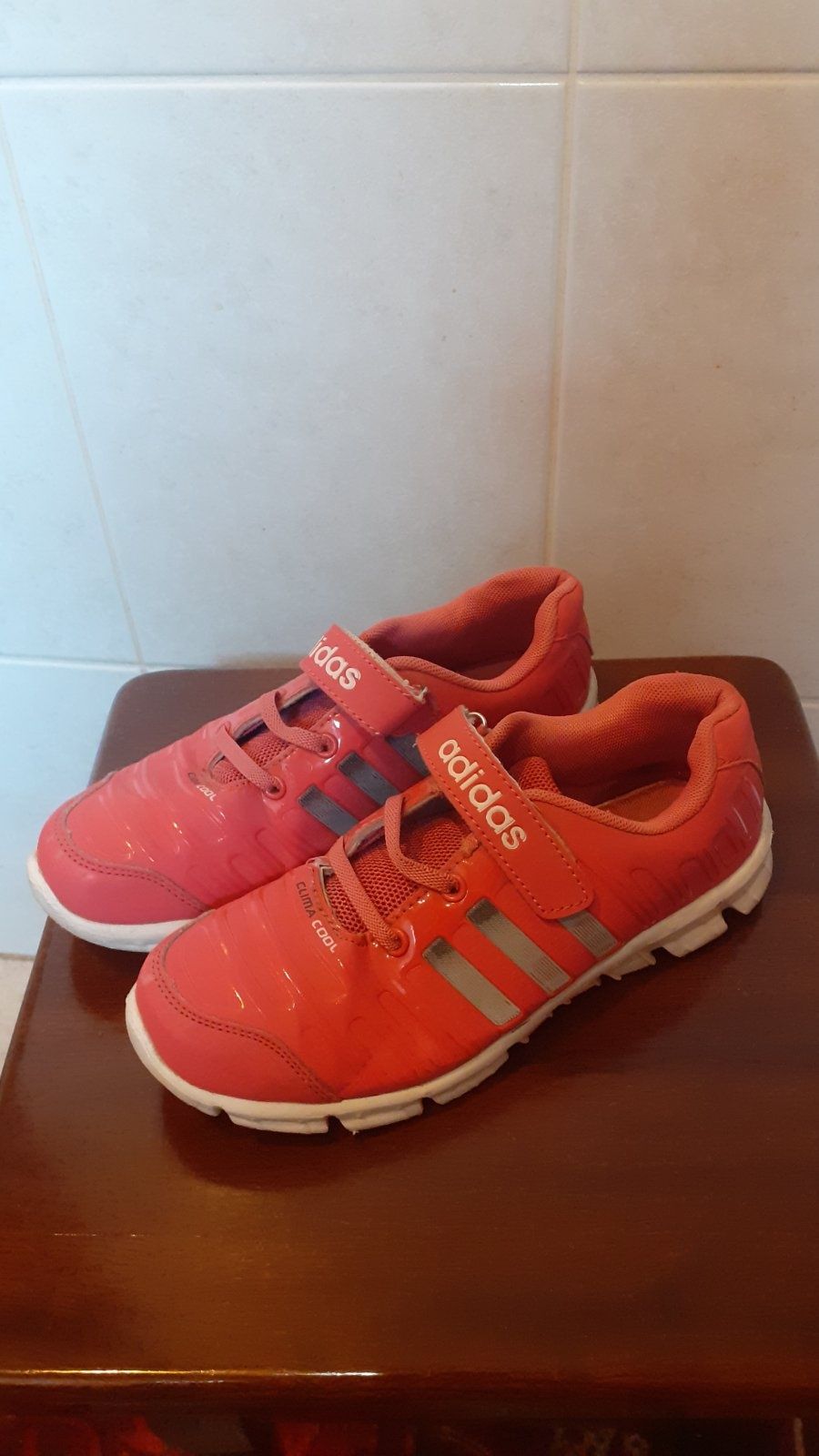 фирменные подростковые кроссовки adidas