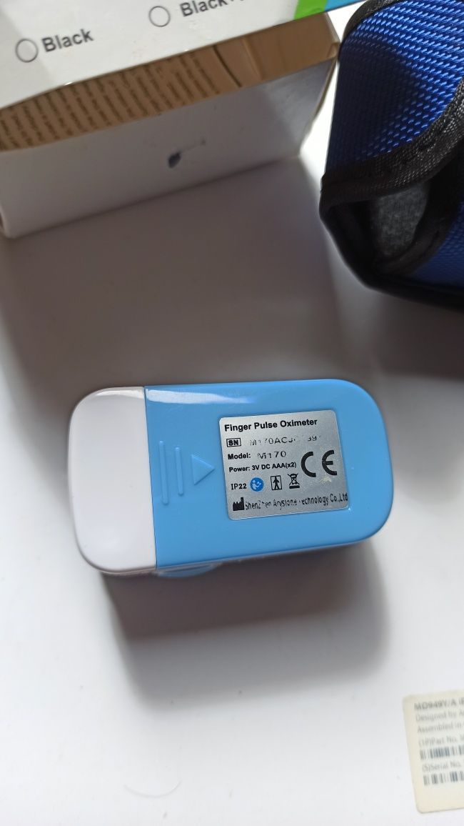 Пульсоксиметр Fingertip Pulse Oximeter измеряет кислород в крови