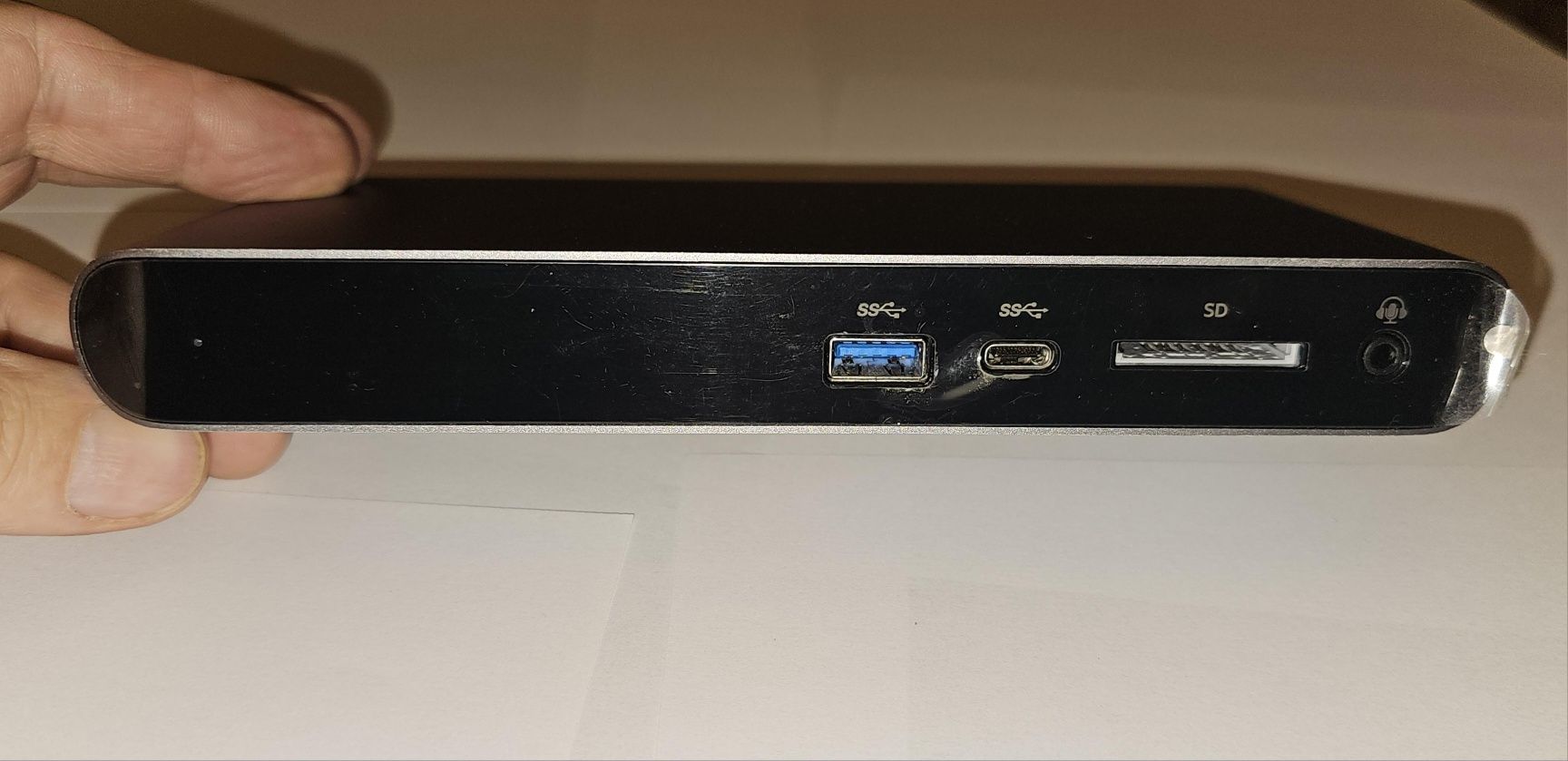 Stacja dokująca Thunderbolt 3 Dock Pro, model F4U097