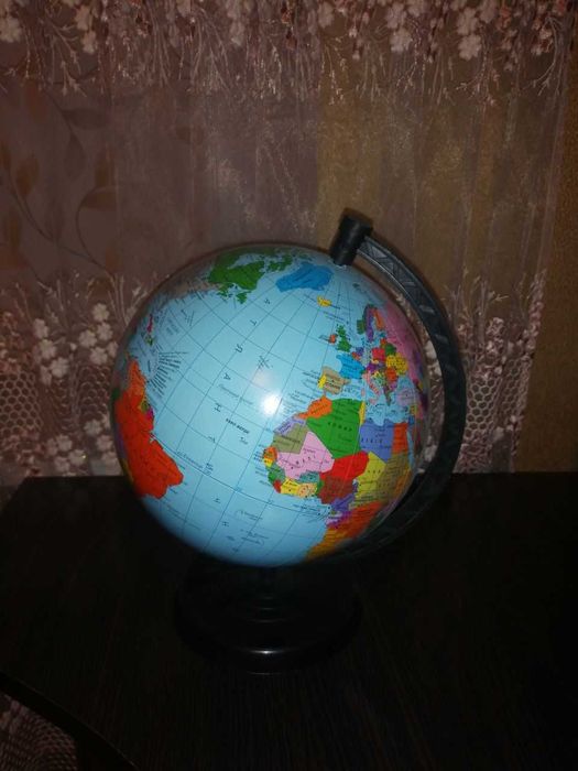 Глобус новий (гарне зображення)