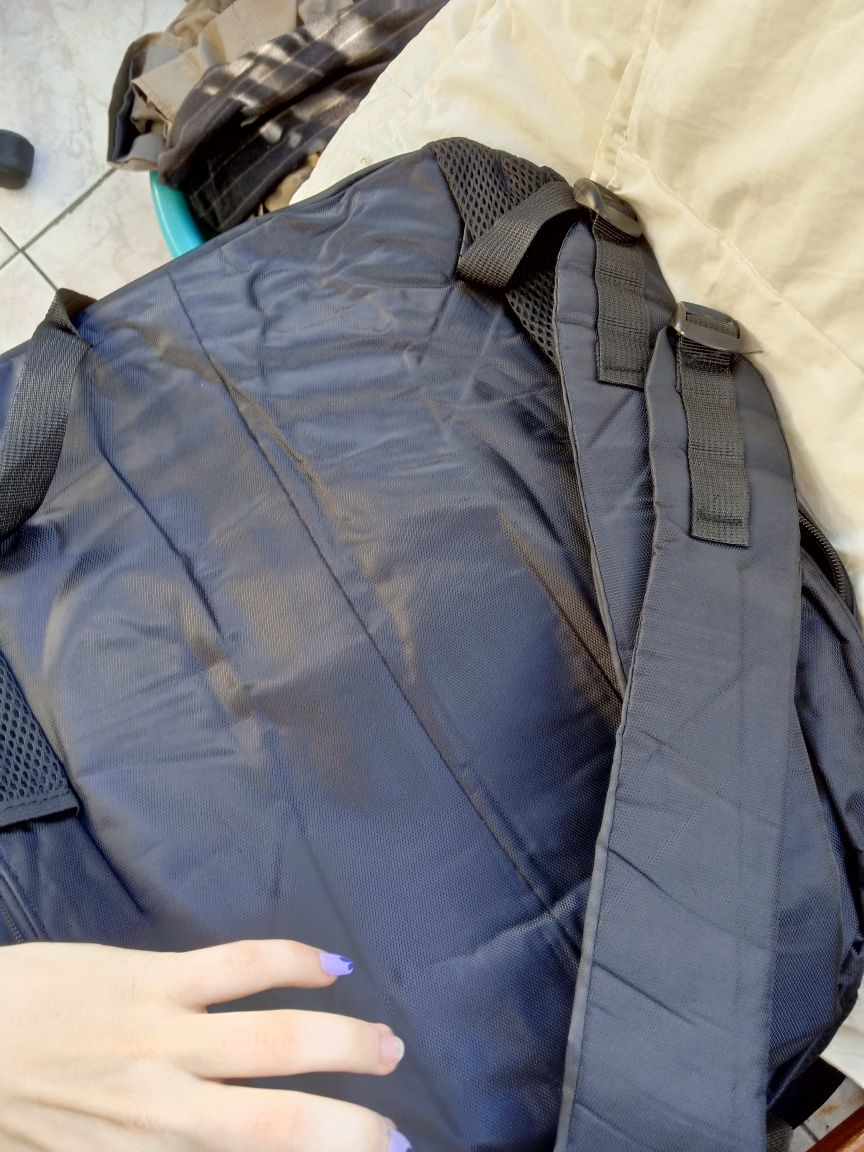 Czarny pojemny plecak unisex
