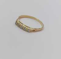 Złoty pierścionek pr.585 waga 1,1gr
