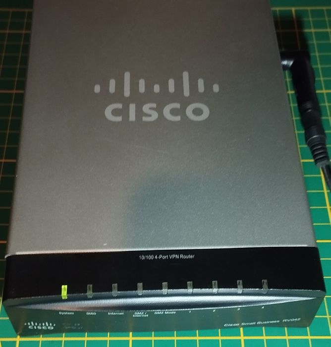 Router Cisco RV042 Dual WAN Cisco RV042 (2xWAN/4xLAN) VPN Firewall