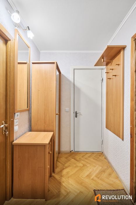 Без%, Липківського 24, 1-кім, 6 поверх, Вакзальна 17 хв.