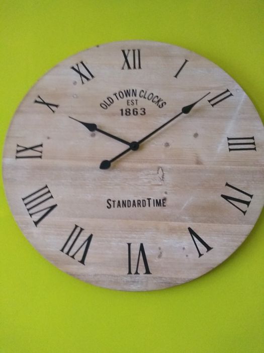 Duży zegar na ścianę