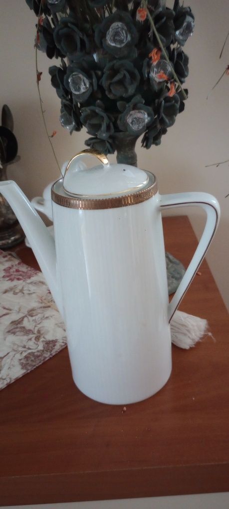 Piękny dzbanek art deco biały sygnowany
