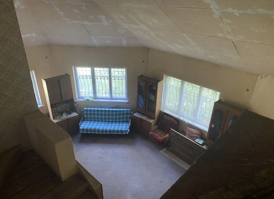 Продам великий 2 поверховий будинок