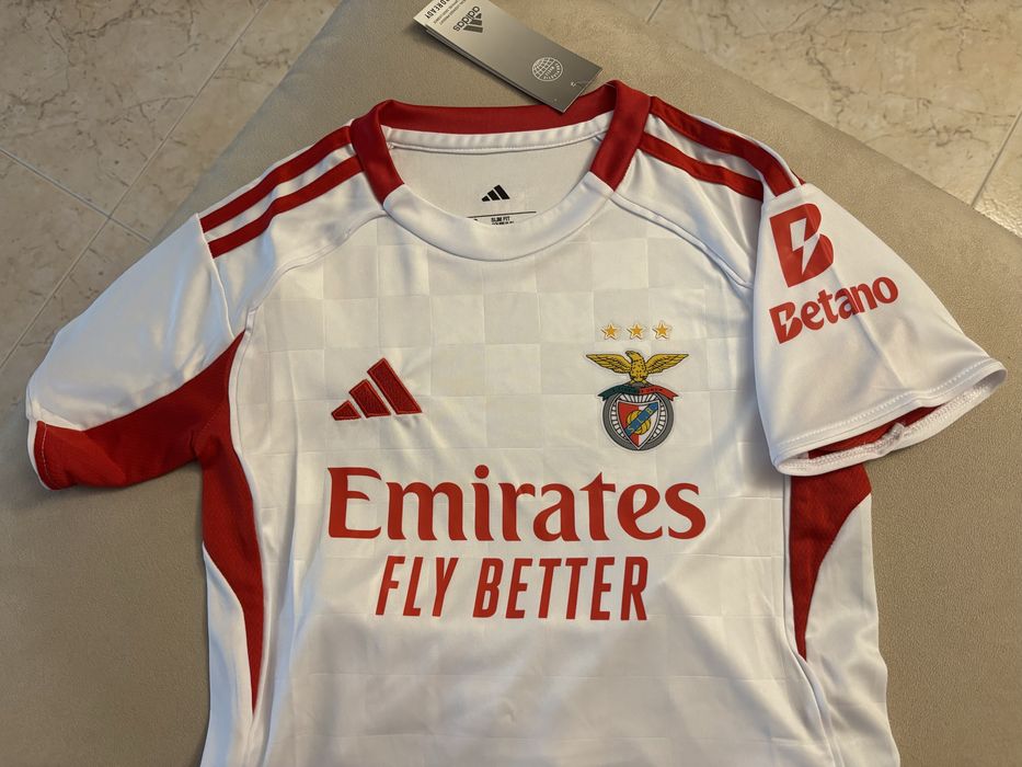 Equipamento principal e alternativo do Benfica para crianca 25-26