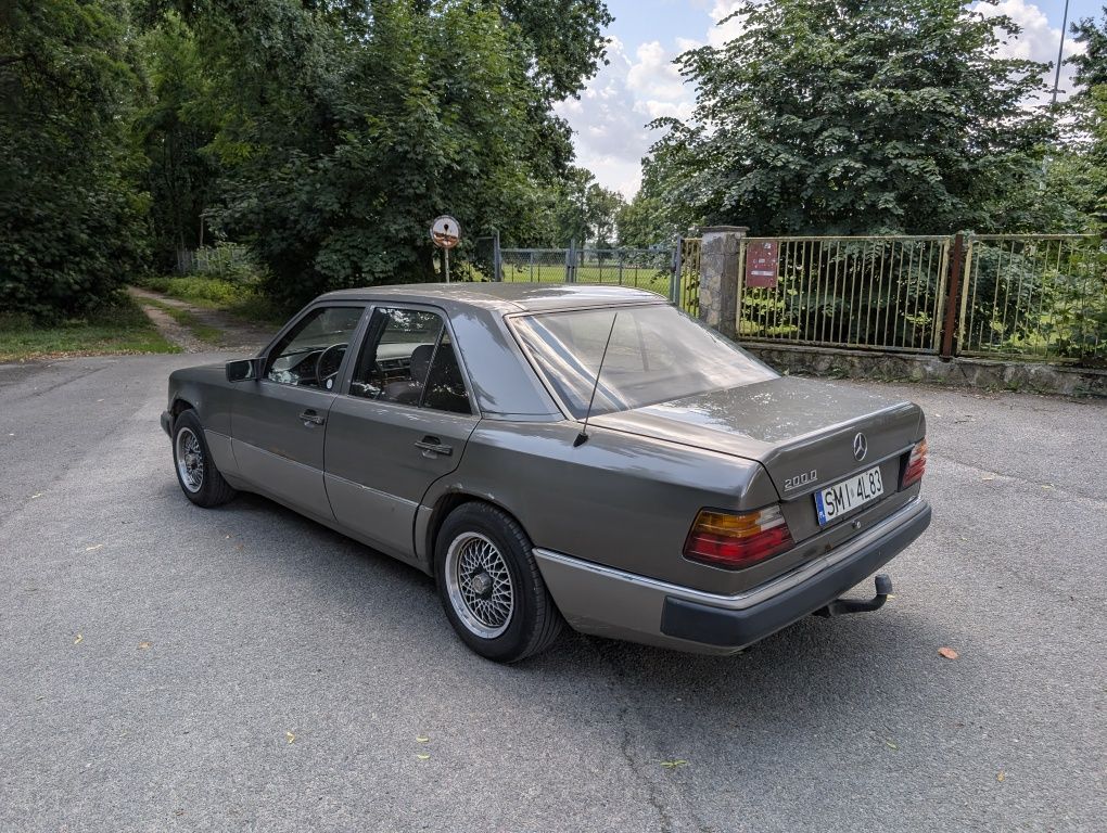 Mercedes W124 niski przebieg super stan techniczny