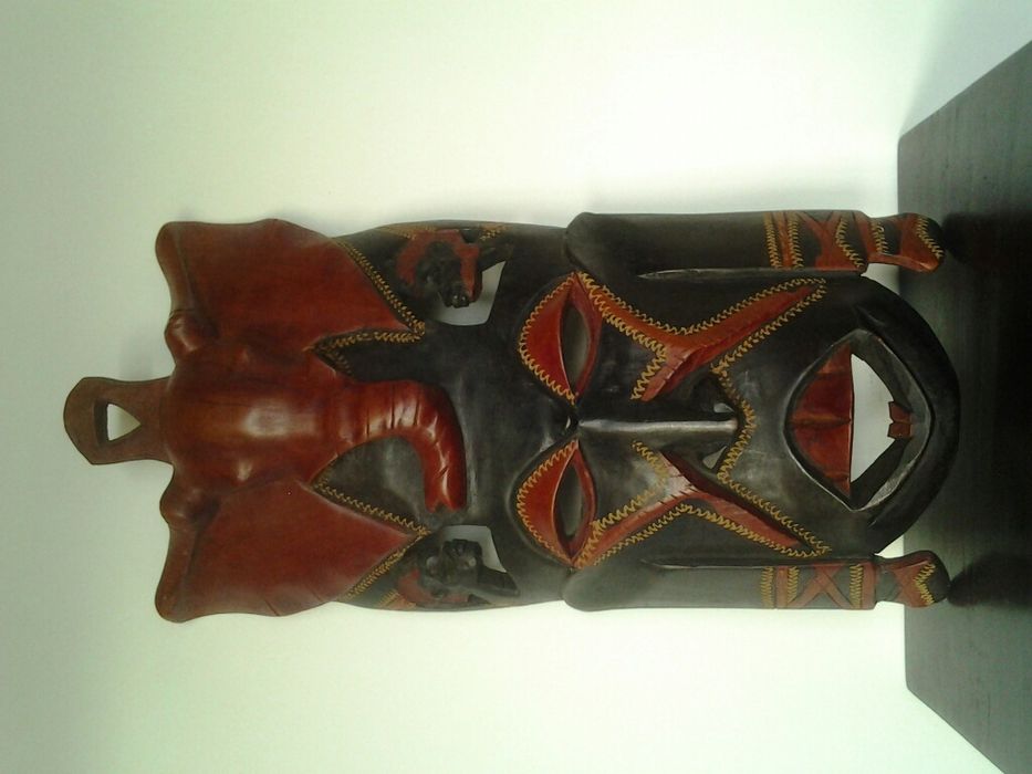 Máscara africana com elefante 40cm