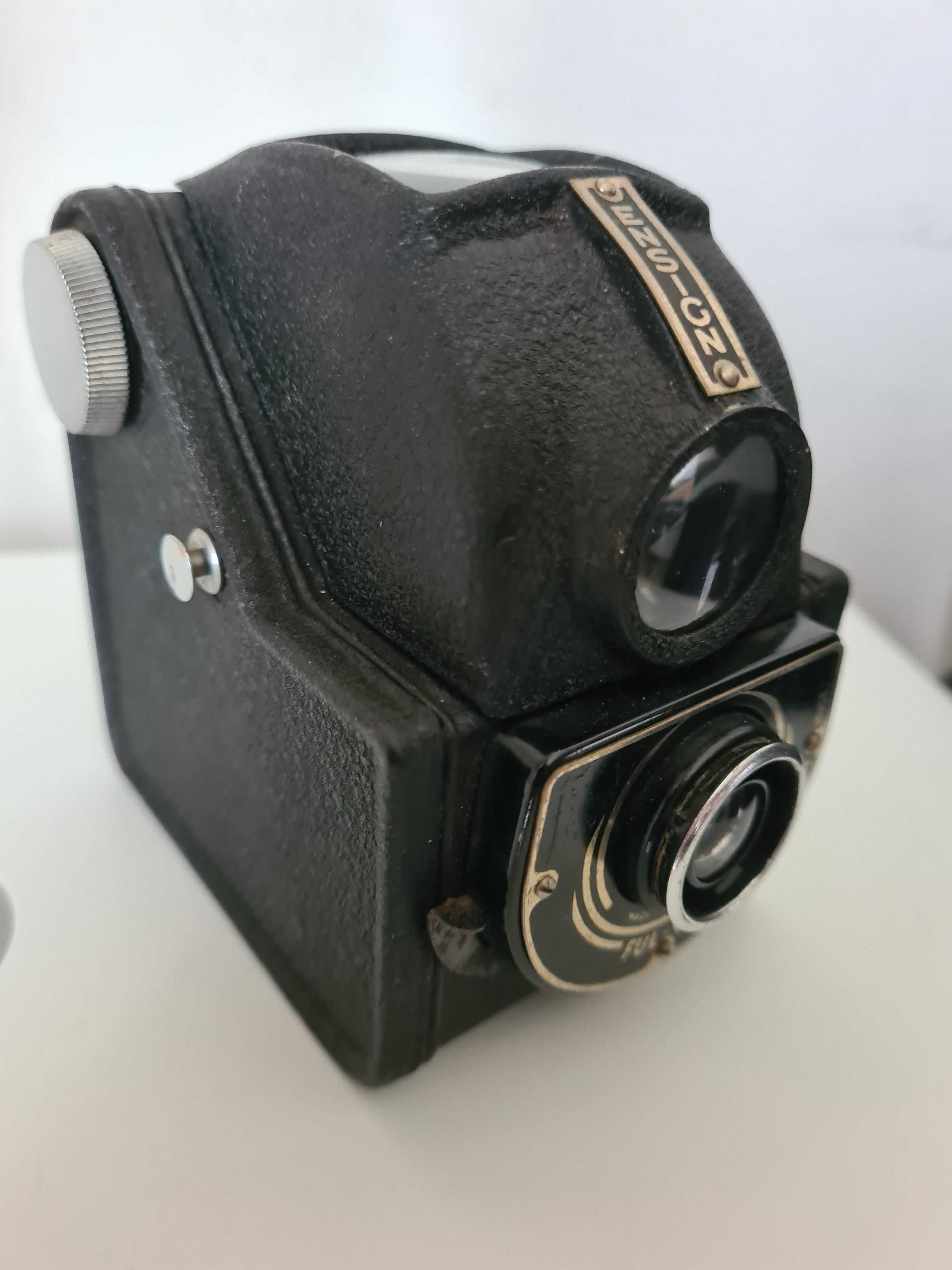 Câmara fotográfica antiga da marca Ensign dos anos 40 do século XX