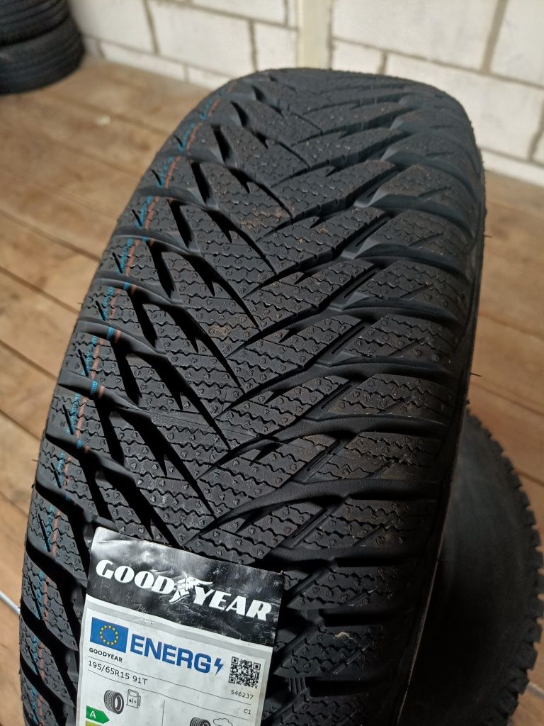 NOWA! Opona Zimowa 195/65R15 GoodYear UltraGrip 8 - WYSYŁKA MONTAŻ