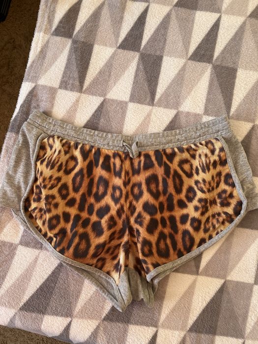 Krotkie spodenki materialowe szare rozmiar L