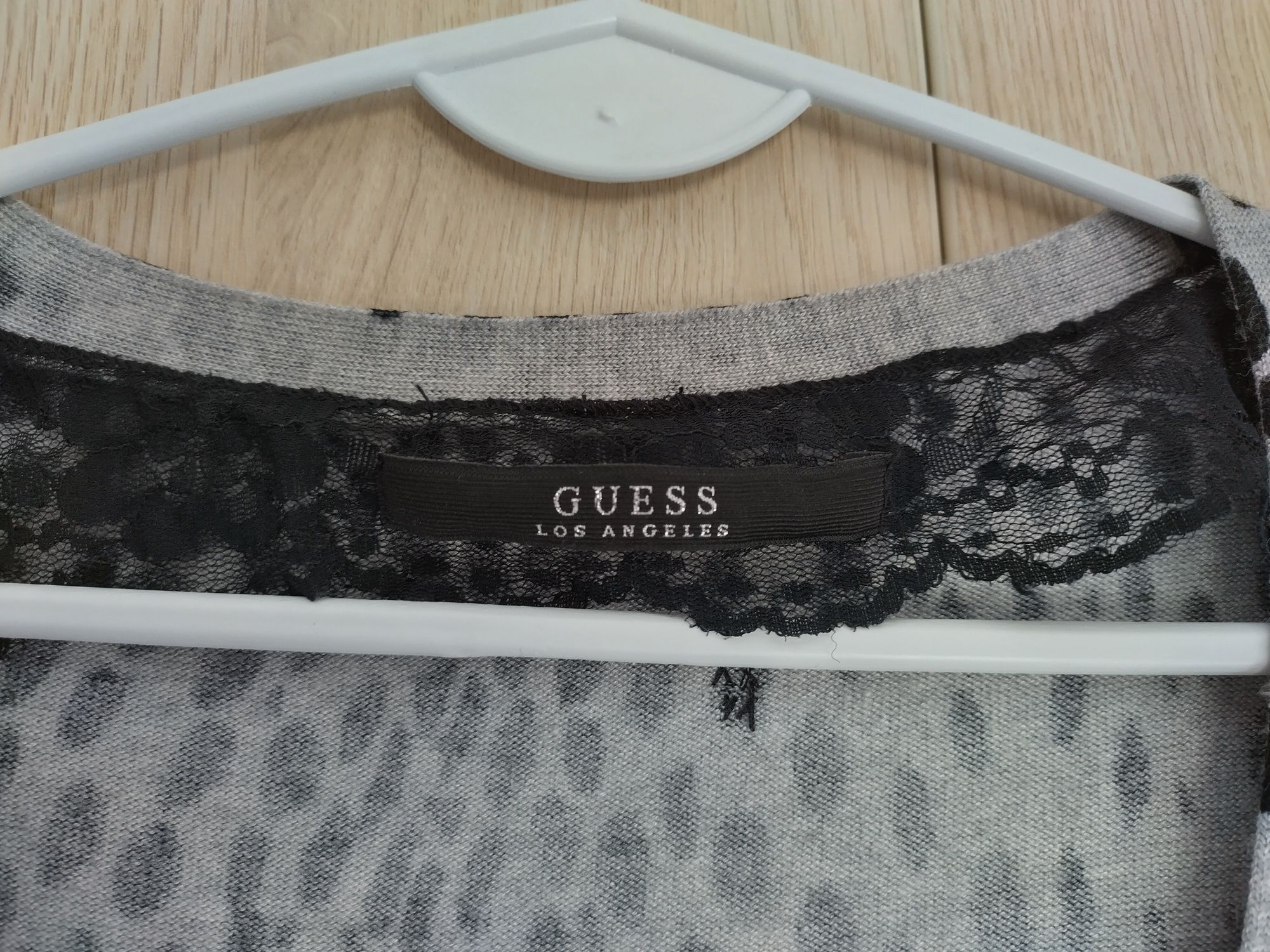 Sweterek w panterkę Guess rozmiar M/L z cekinami