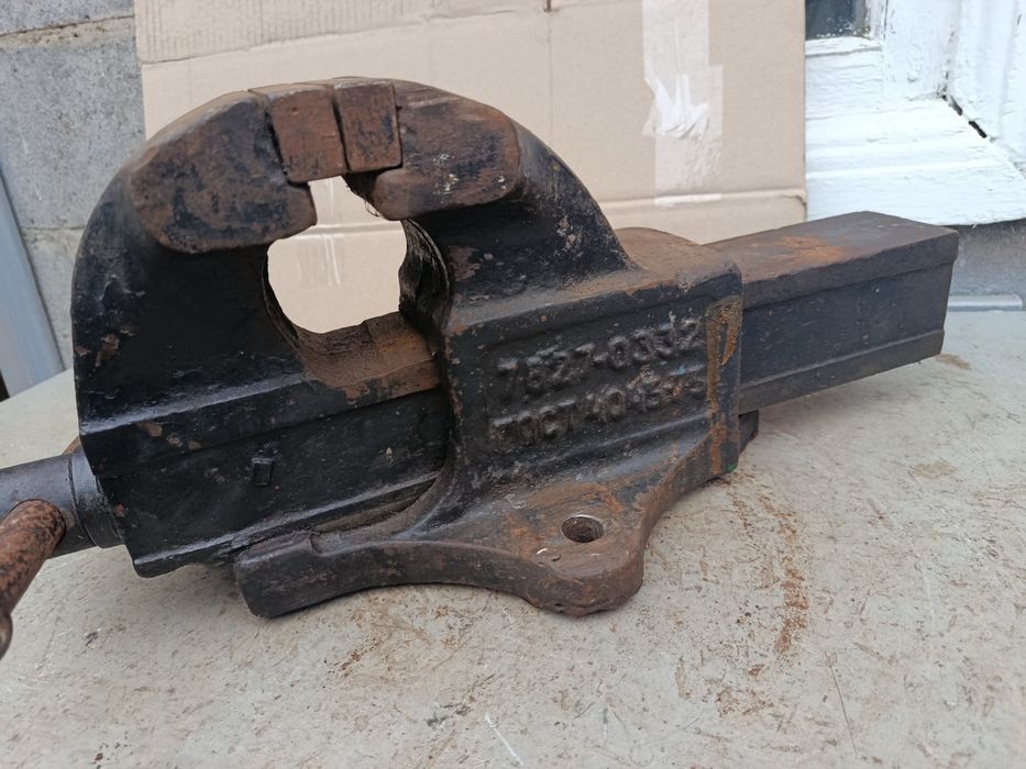 Тиски слесарные СССР