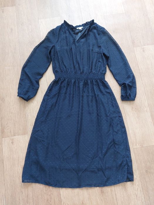 Темно синя сукня.