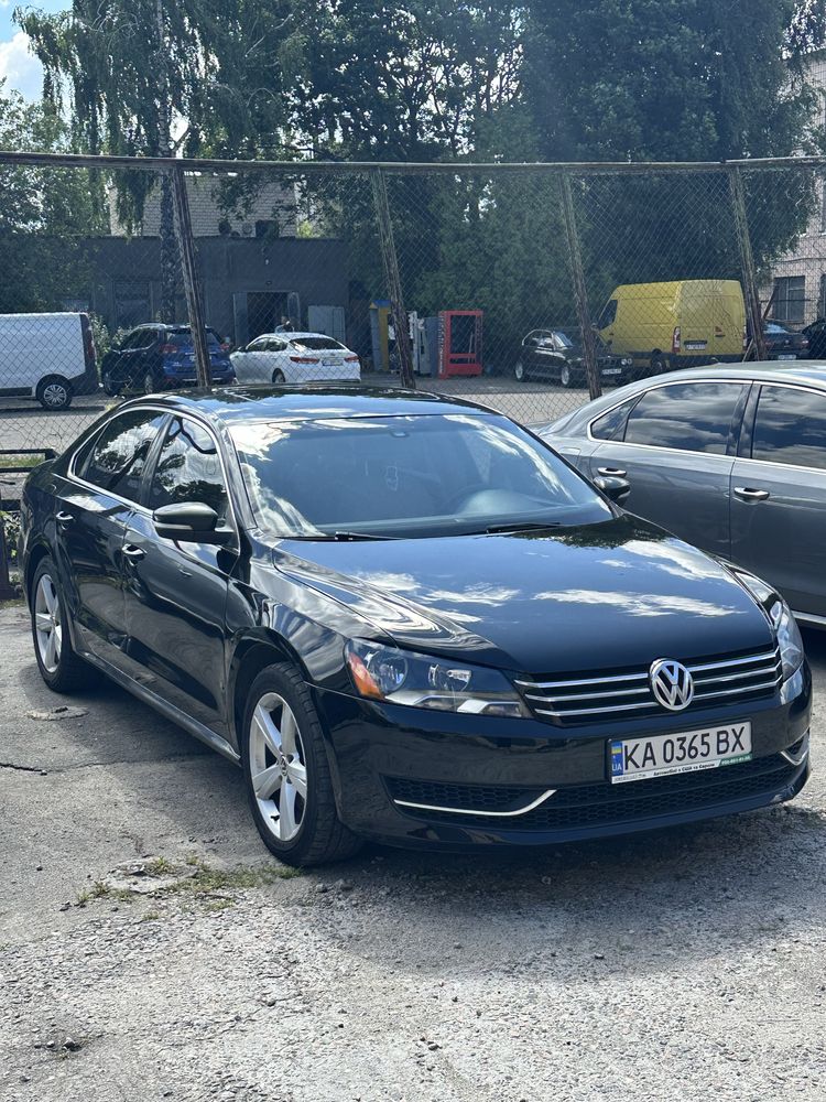 Арена авто Toyota Camry Hybrid, Volkswagen Passat B7