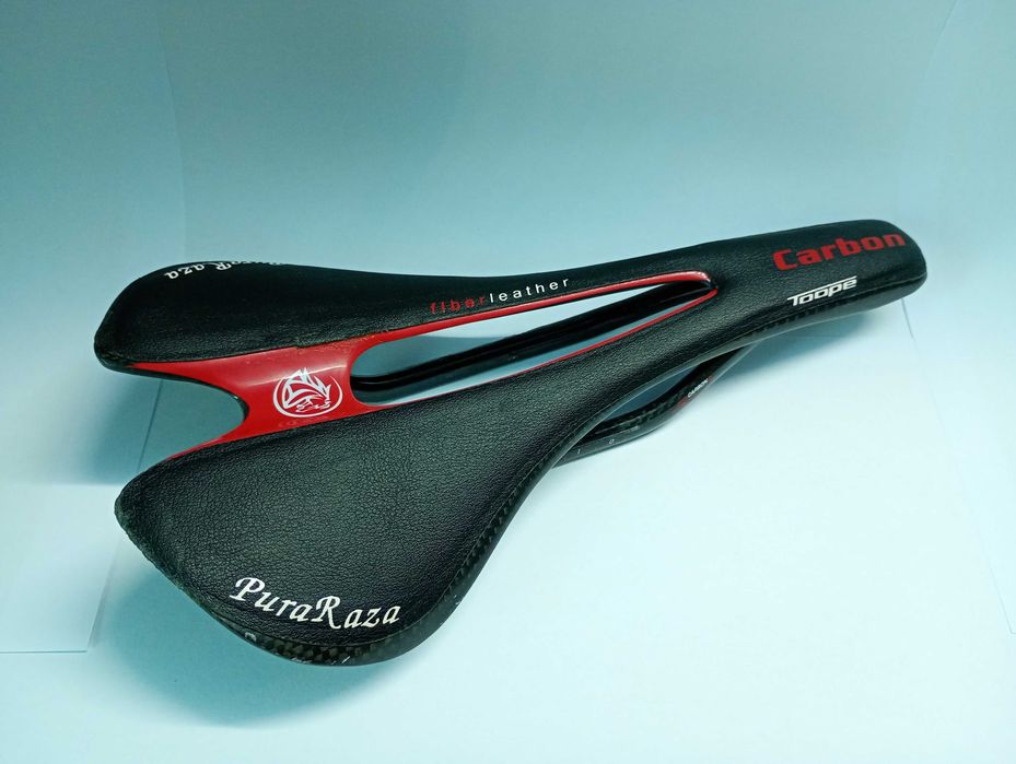 Selim de bicicleta de carbono