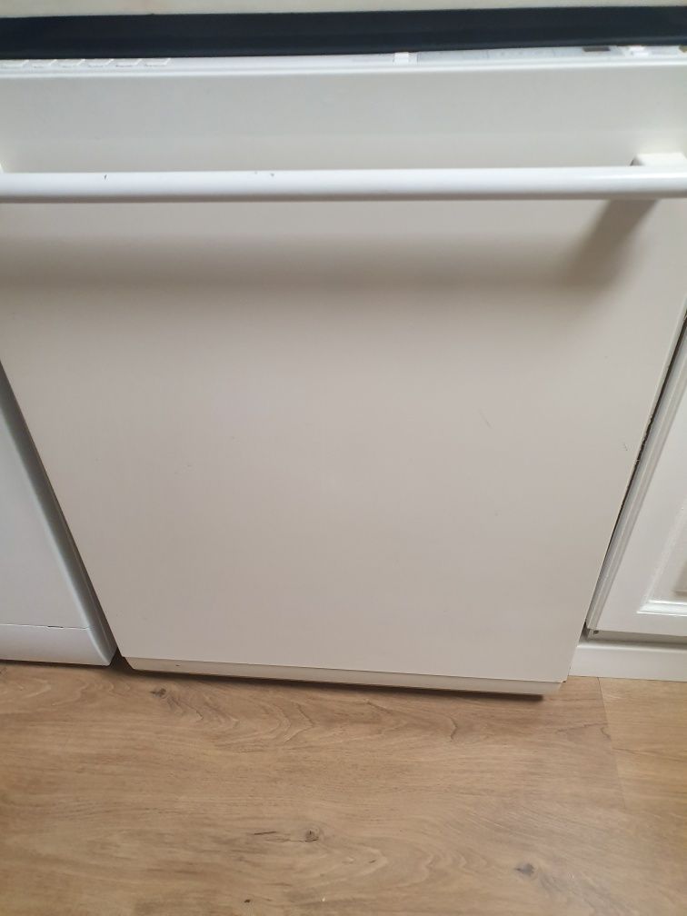 Vendo maquina de lavar loiça GE,  funcionando  perfeitamente.