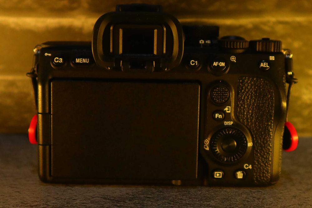 Sony A7 IV (Corpo) – Full-Frame Híbrida de Última Geração