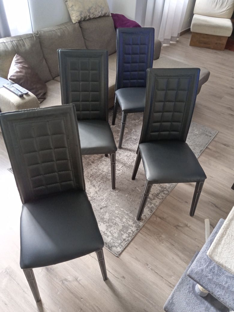 4 cadeiras muito bonitas