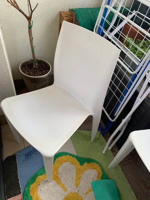 Krzesła ikea białe
