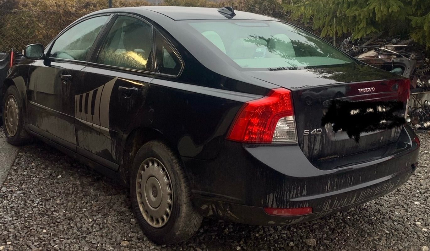 Volvo S40 Volvo S40 2007-2008, nowe tarcze i klocki hamulcowe, wymieniona skrzyn
