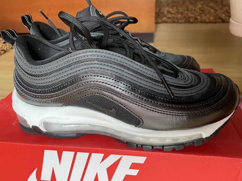 Nike Air Max 97 pretas e brancas