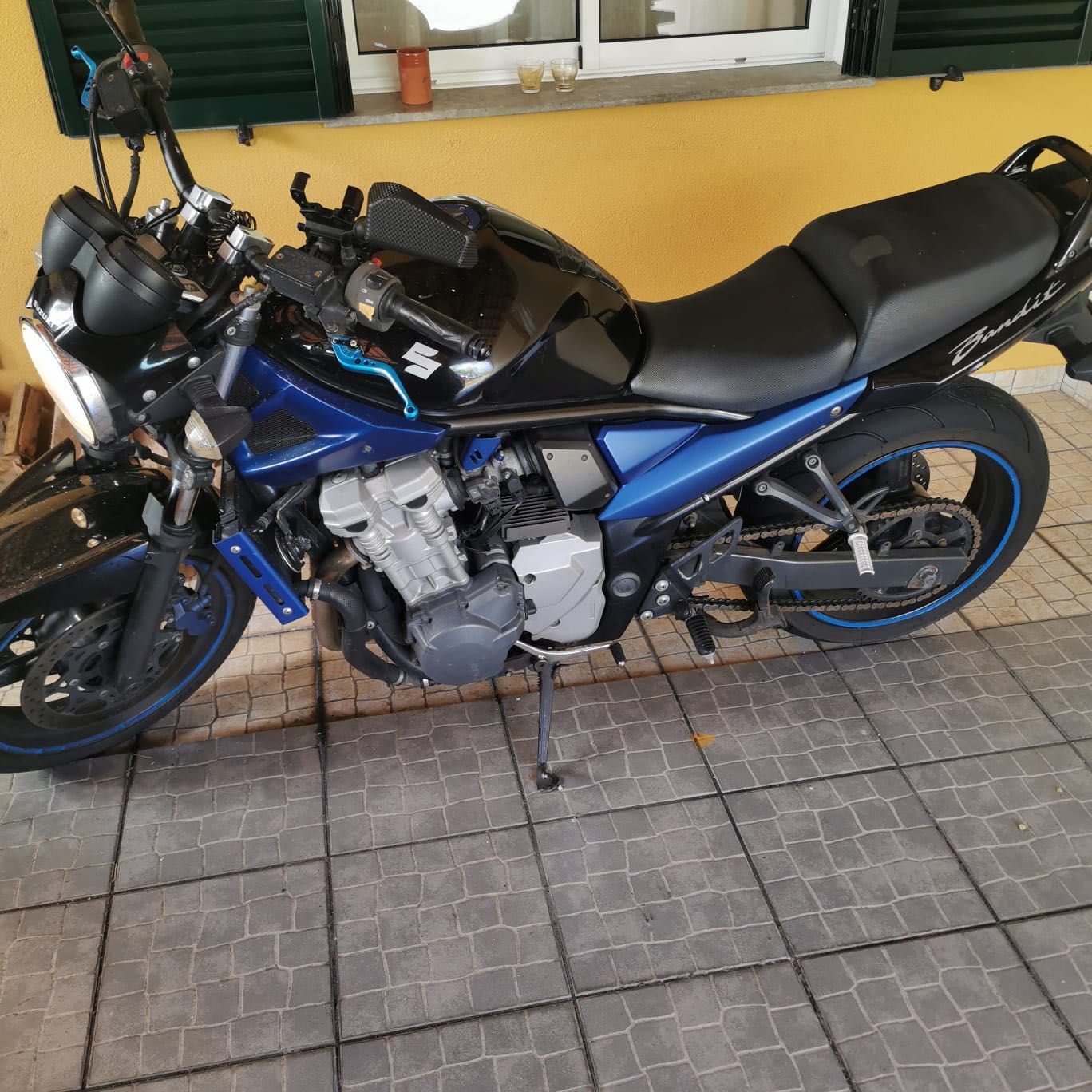 Suzuki bandit de 2008 com 650cc