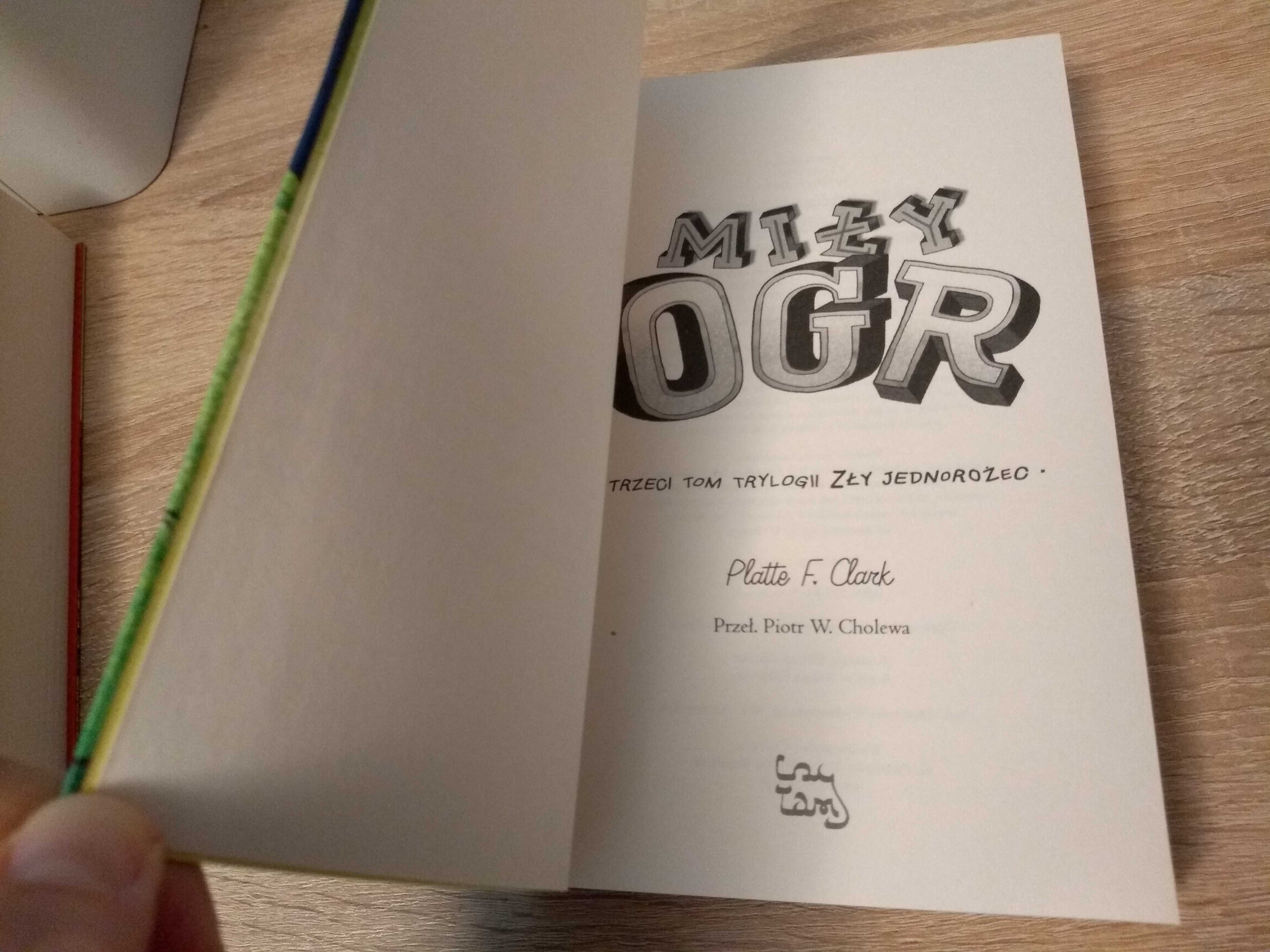 Zły jednorożec Puchaty smok Miły ogr, Platte F. Clark