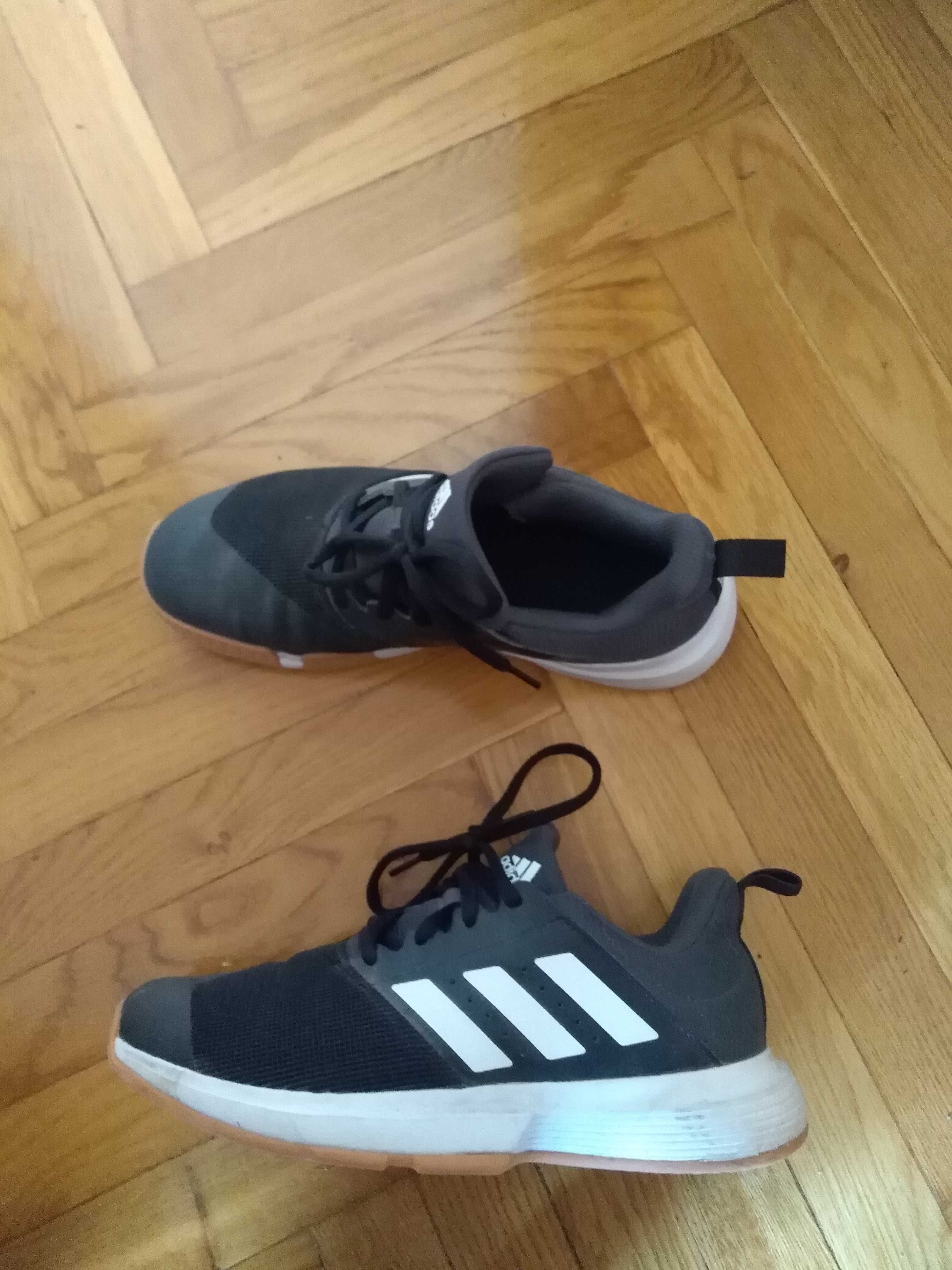 Meskie buty halowe Adidas Essence M rozmiar 43 1/3 Siatkówka